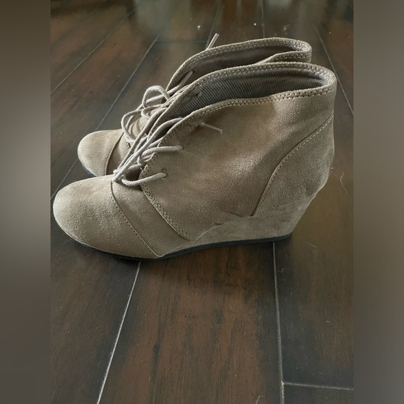 wedge booties. suade material - Picture 2 of 6